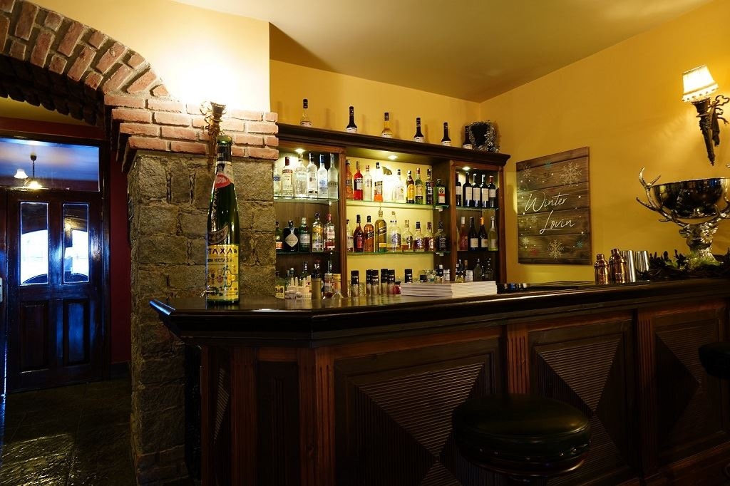 bars-meribel-cafe-bar