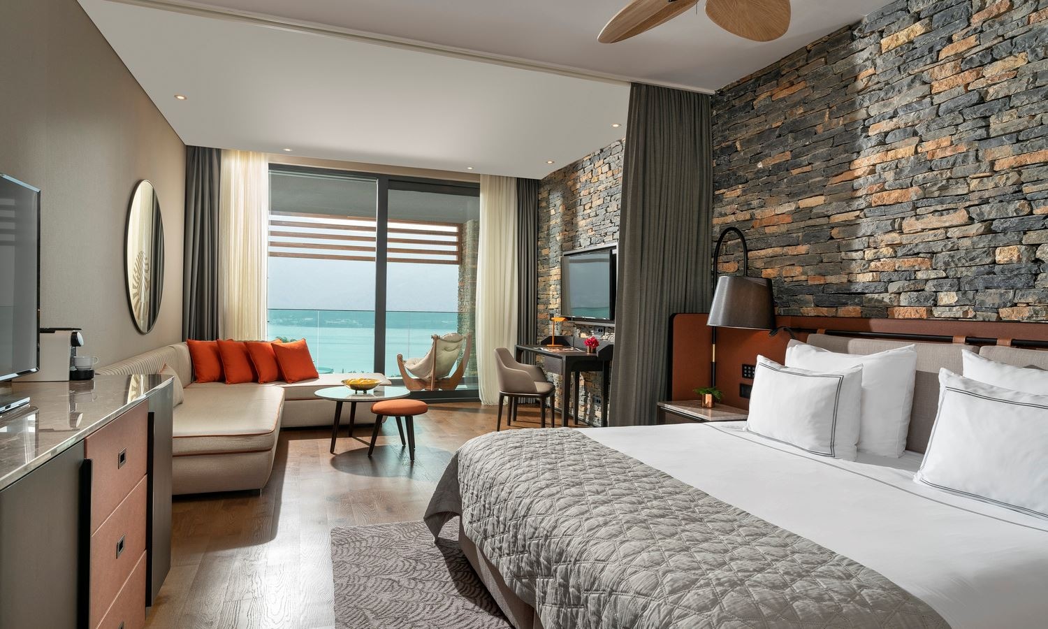 rooms-deluxe-room-sea-view