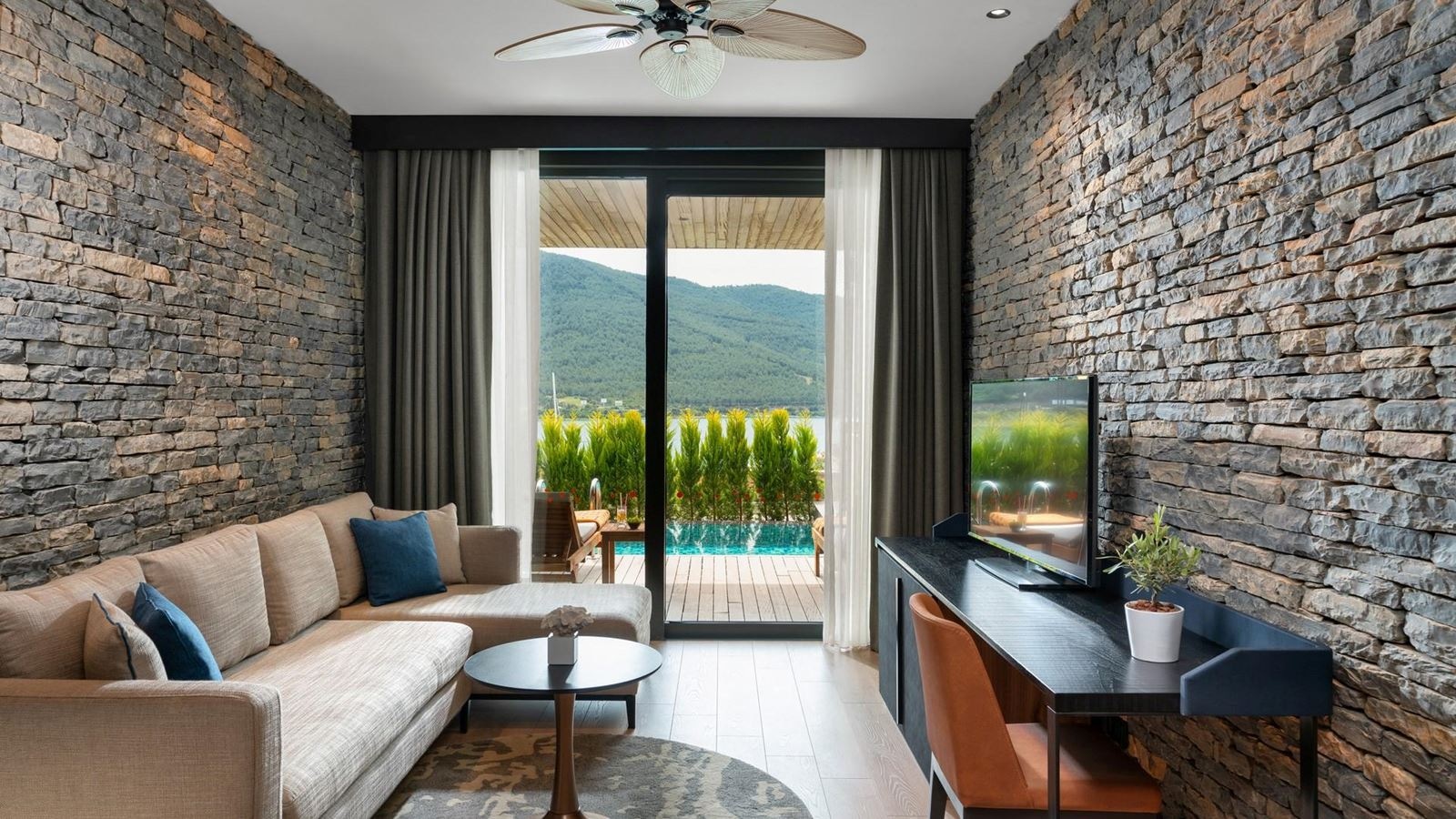 rooms-laguna-dublex-family-suit