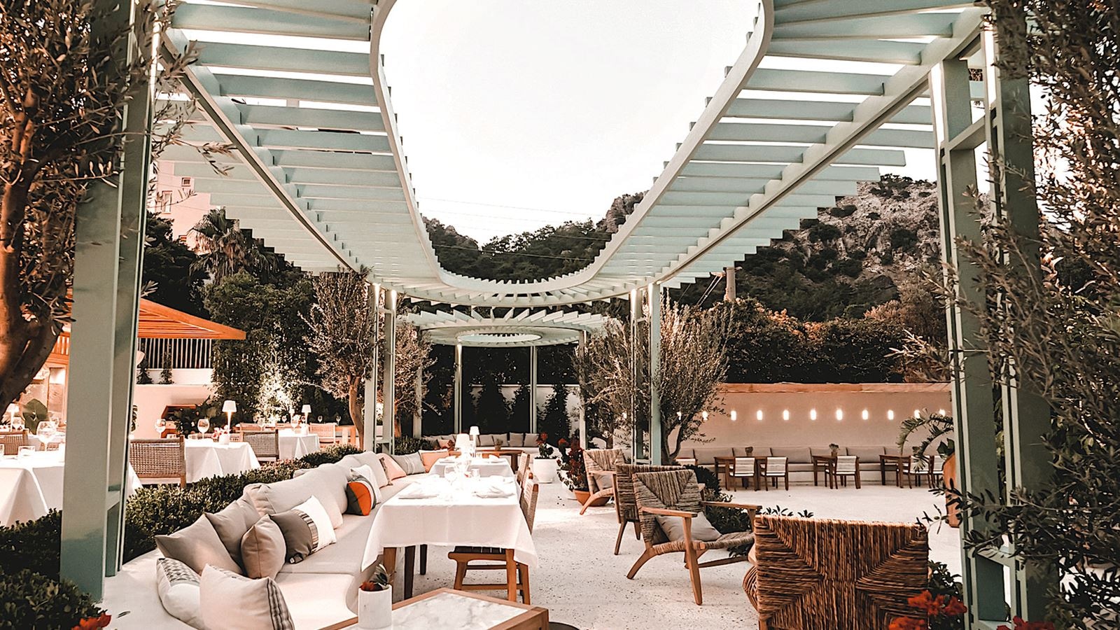 restaurants-main-building