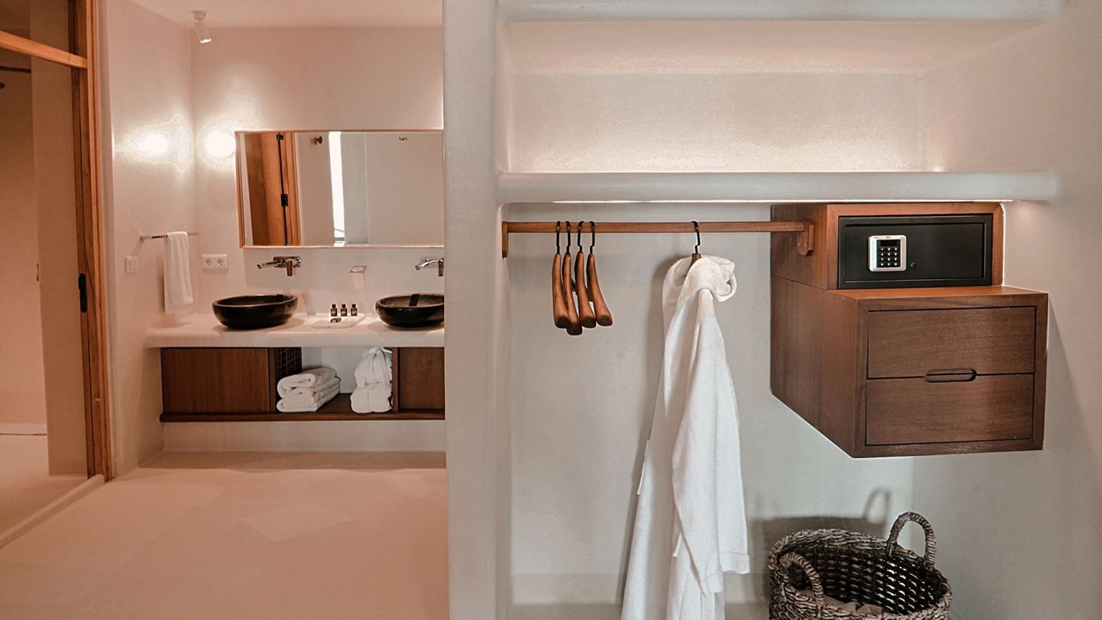 rooms-honeymoon-room