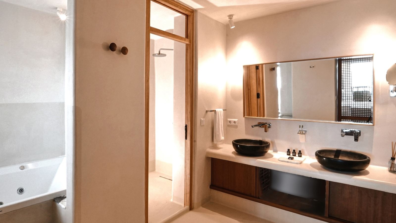 rooms-honeymoon-room