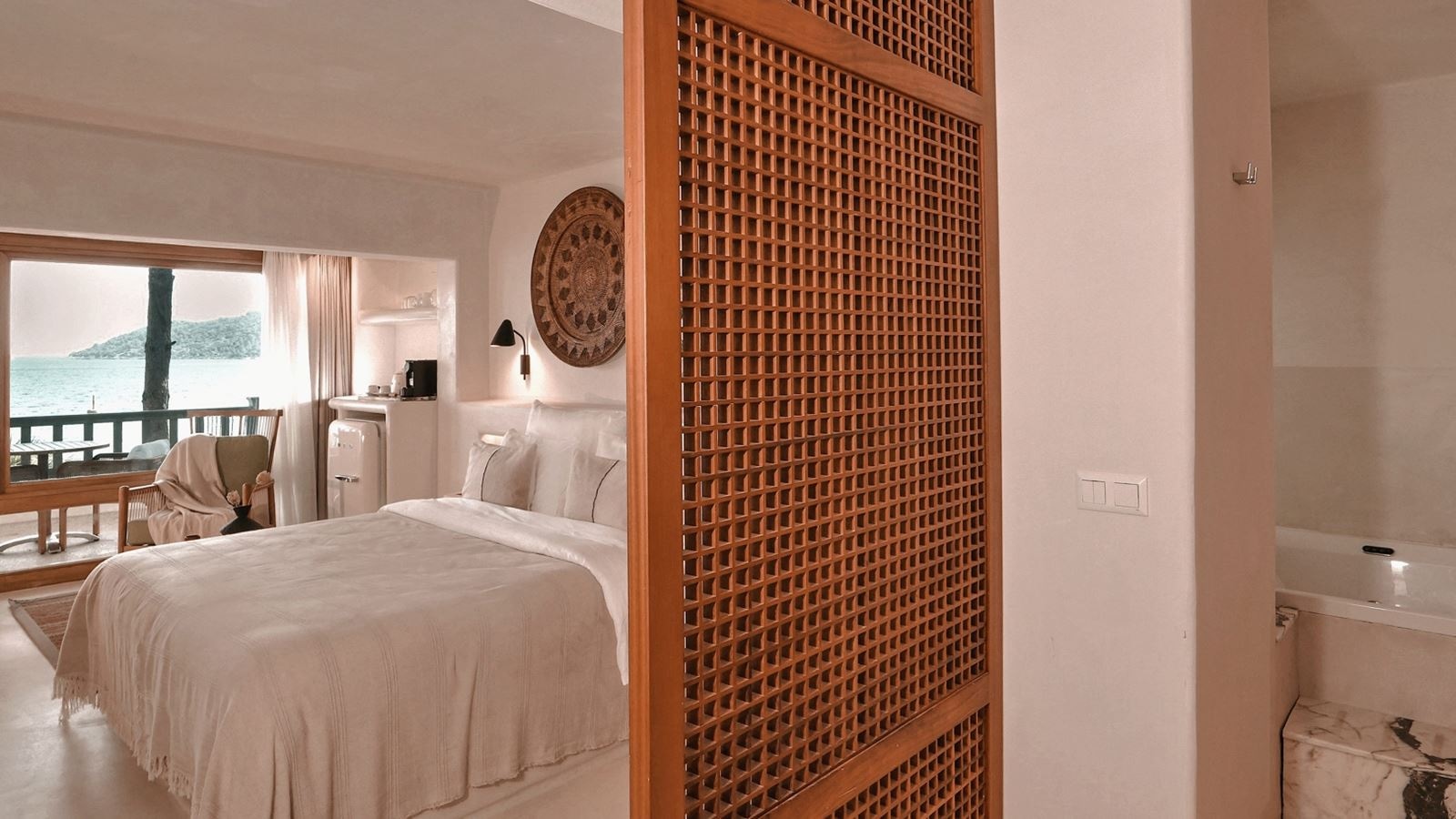 rooms-honeymoon-room