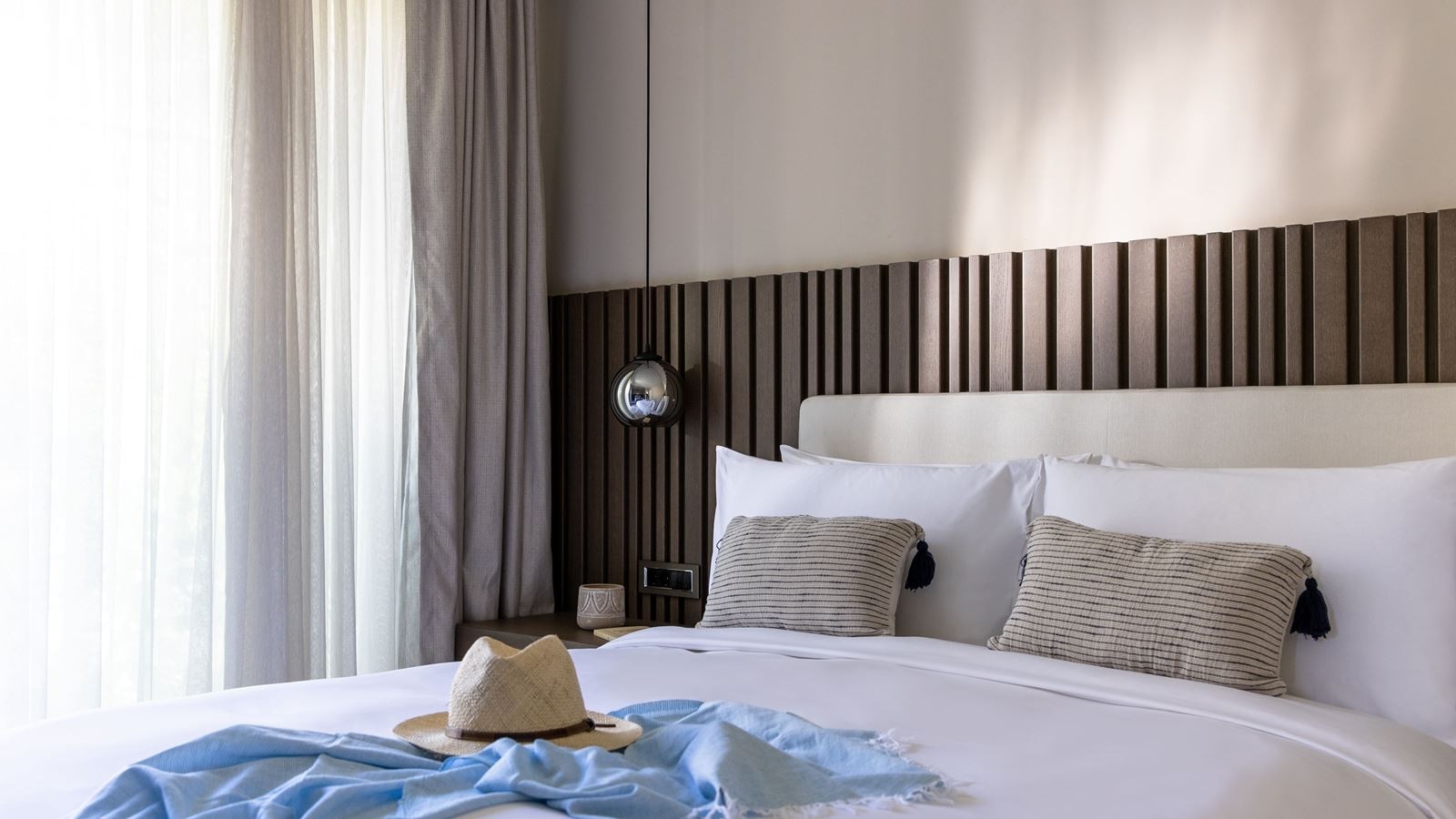 rooms-2-bedroom-sea-view-suite