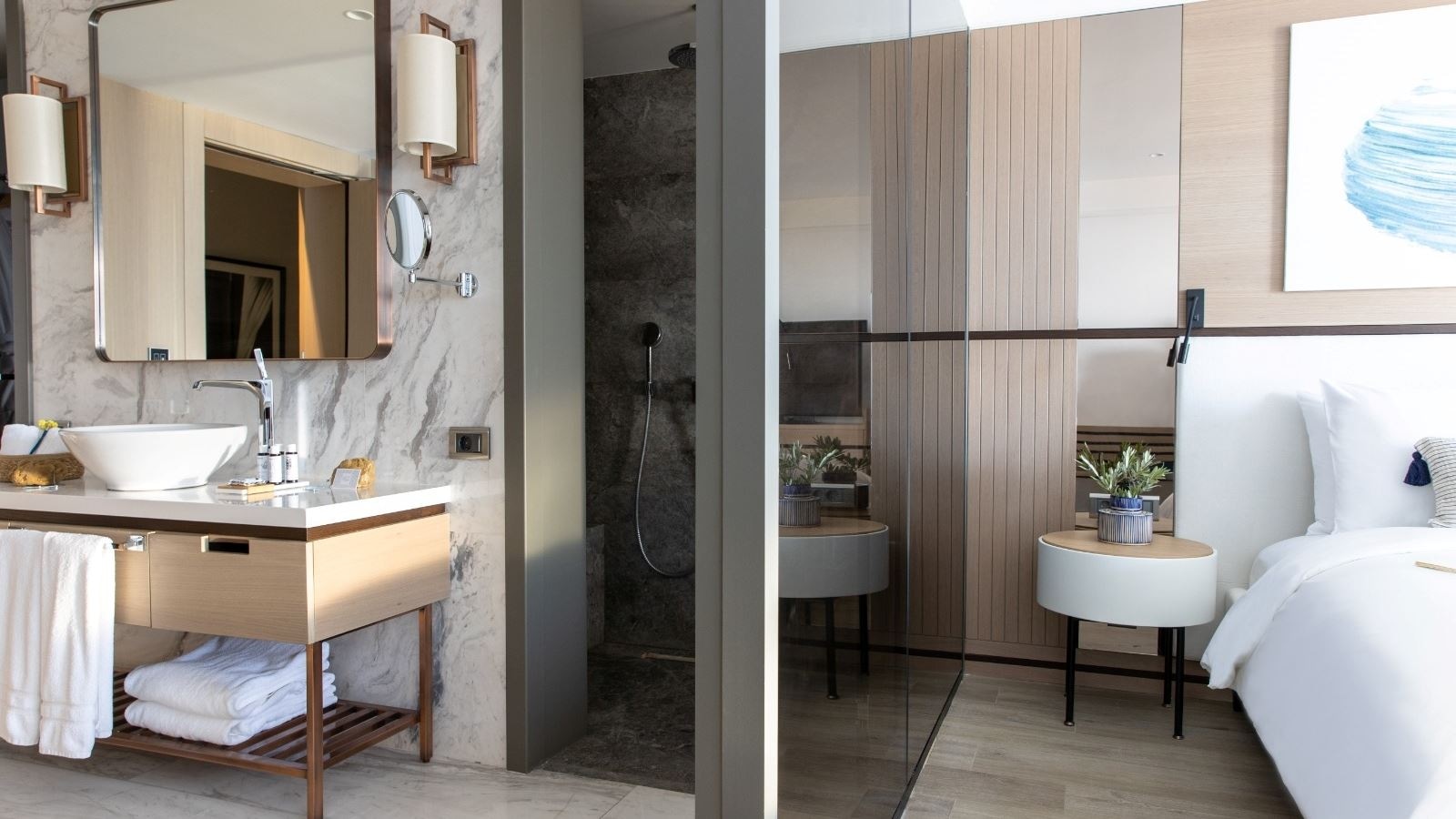 rooms-deluxe-atrium-view