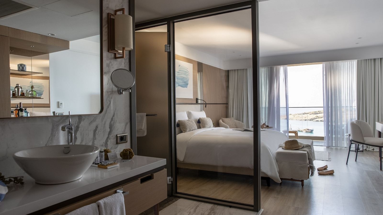 rooms-deluxe-sea-view
