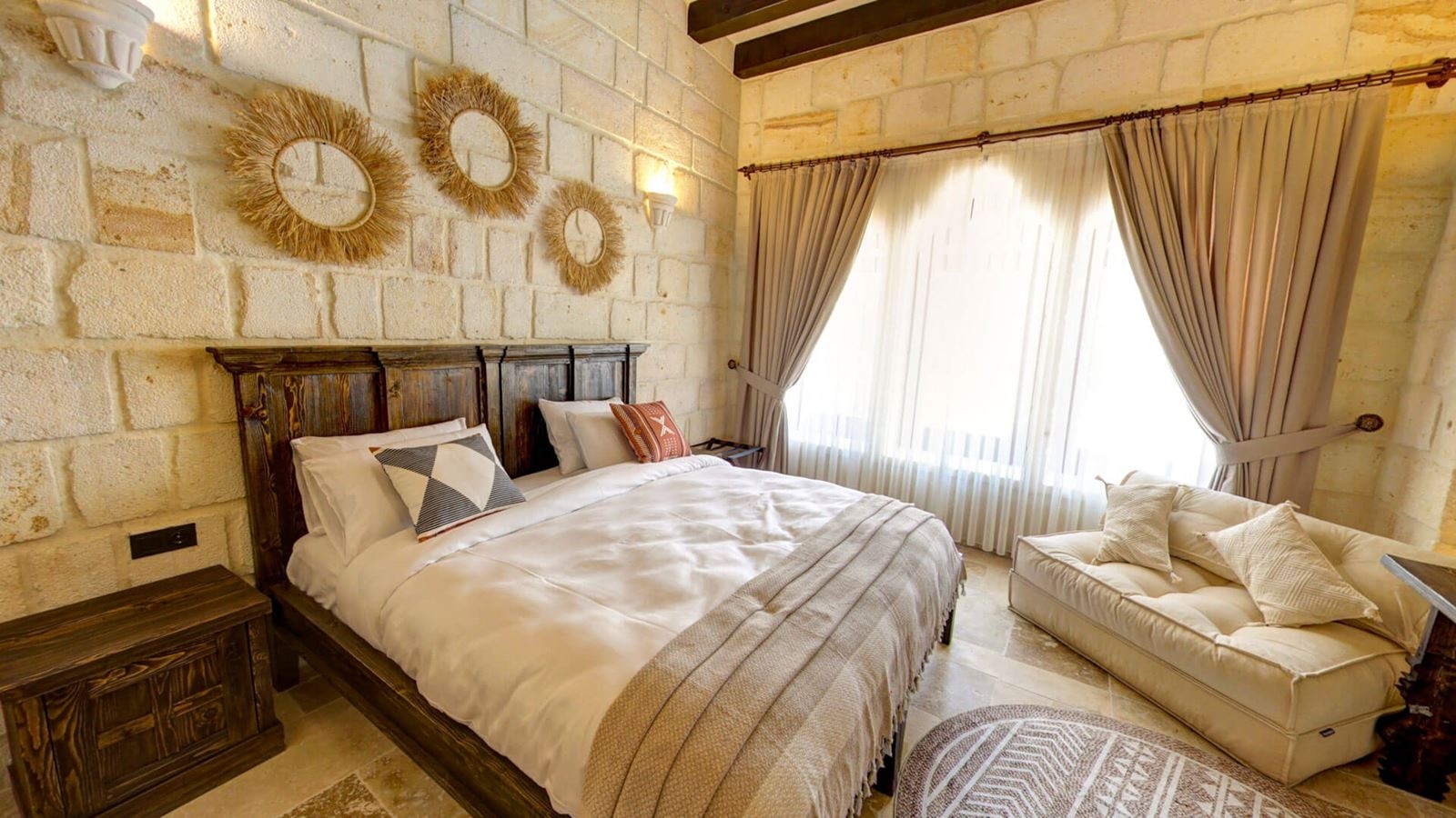 rooms-superior-deluxe-room