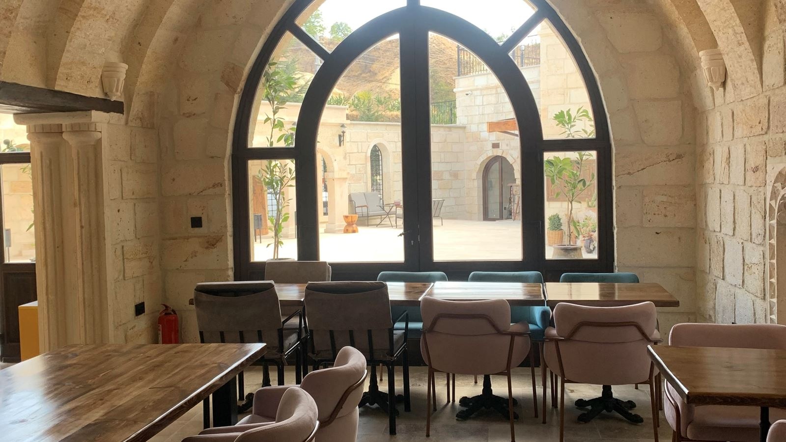 restaurants-restaurant