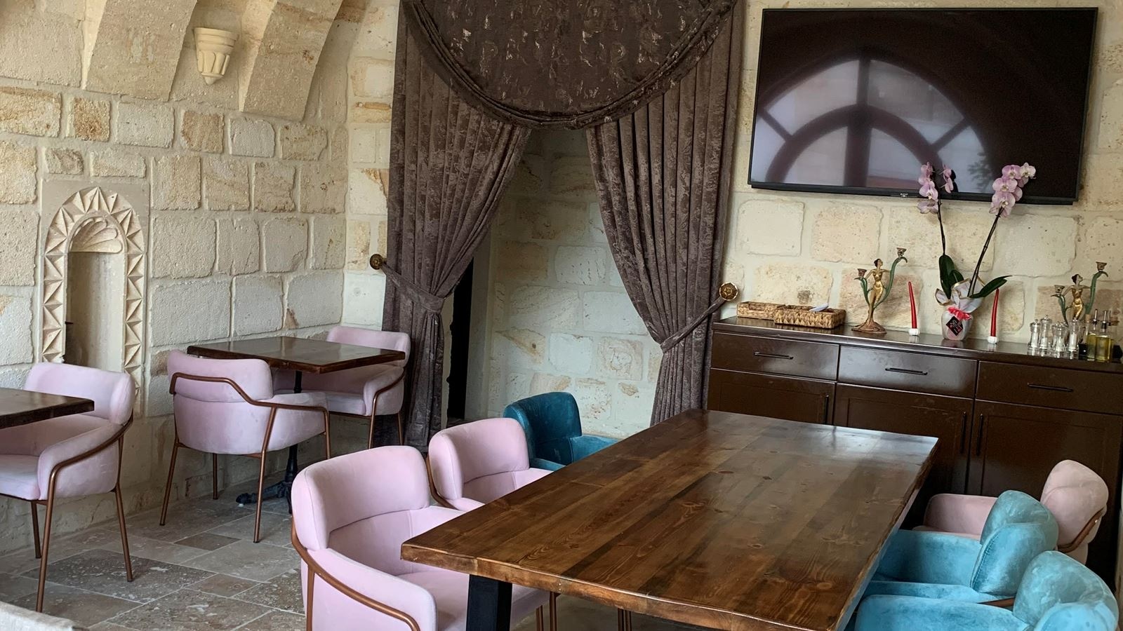 restaurants-restaurant