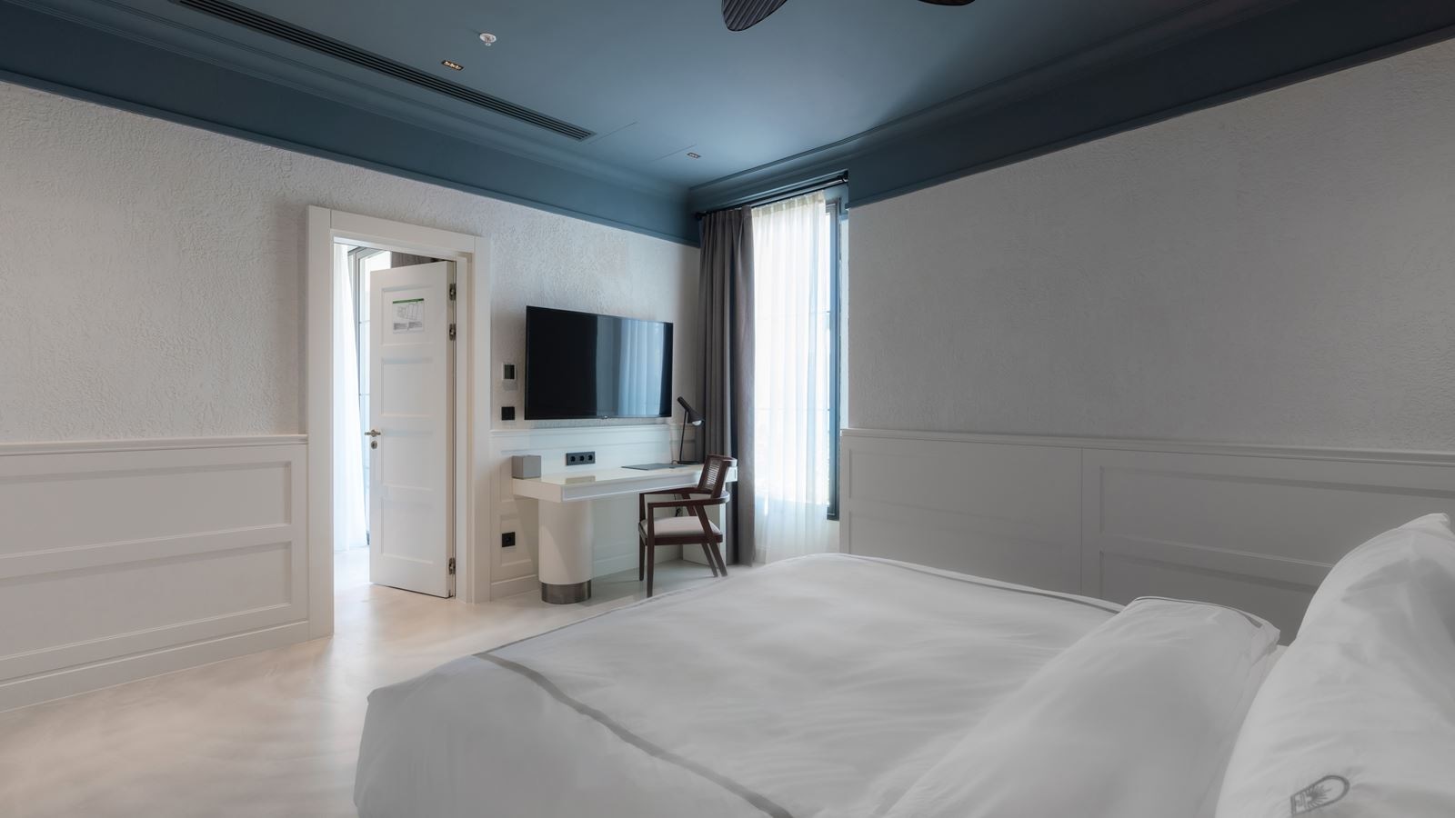 rooms-onebedroom-beachfront-suite