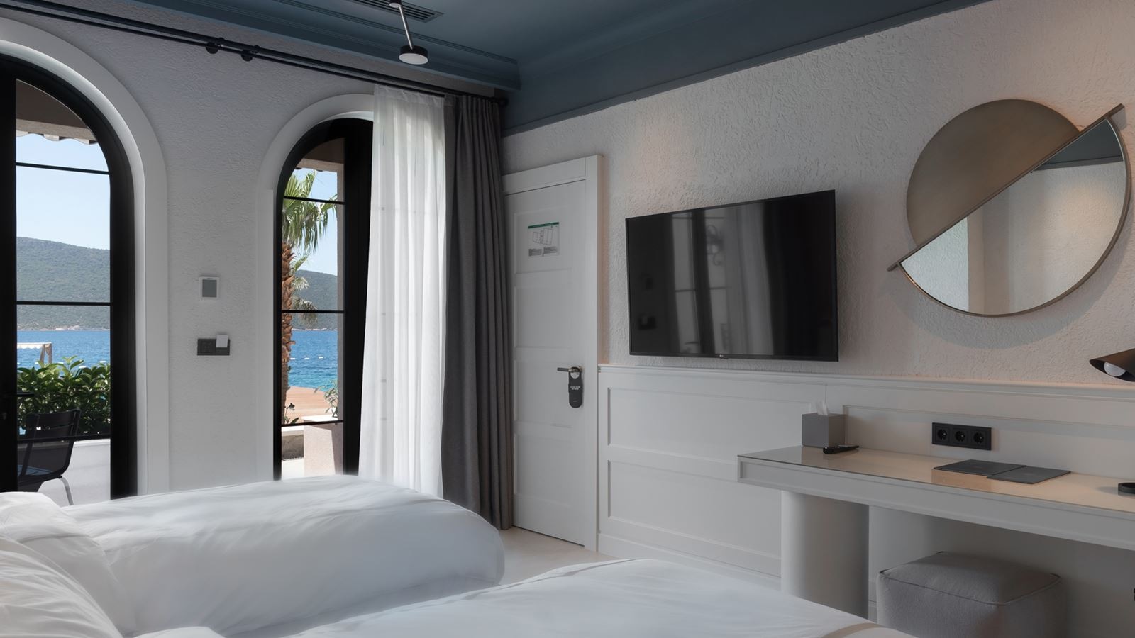 rooms-two-bedroom-beachfront-suite