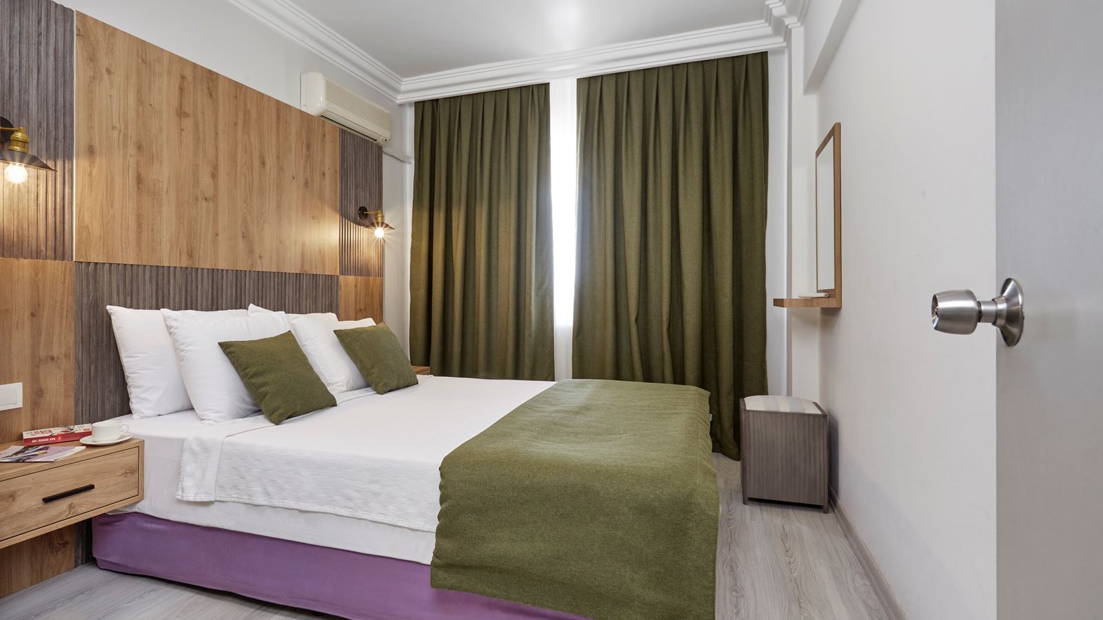 rooms-family-room-2-bedrooms-balcony