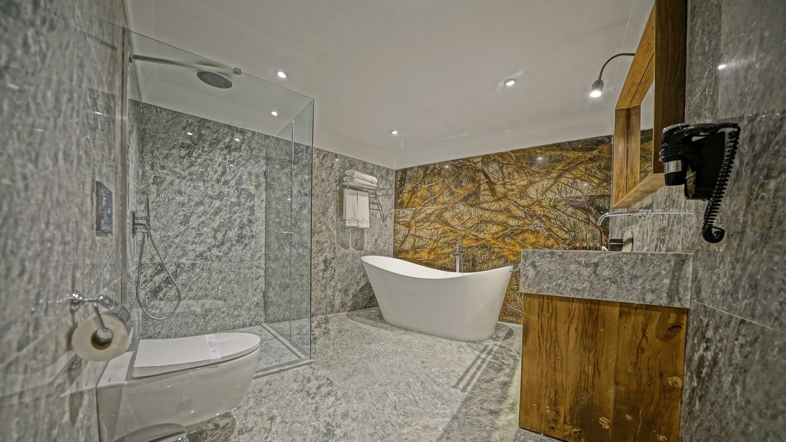 rooms-junior-suit-1001