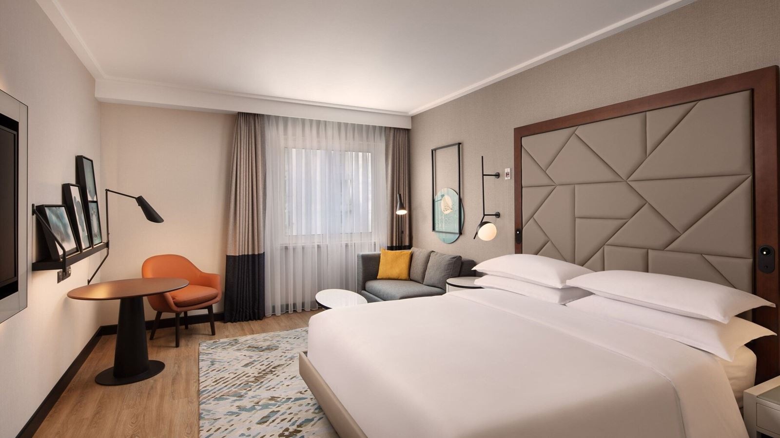 rooms-deluxe-room-1-king-bed