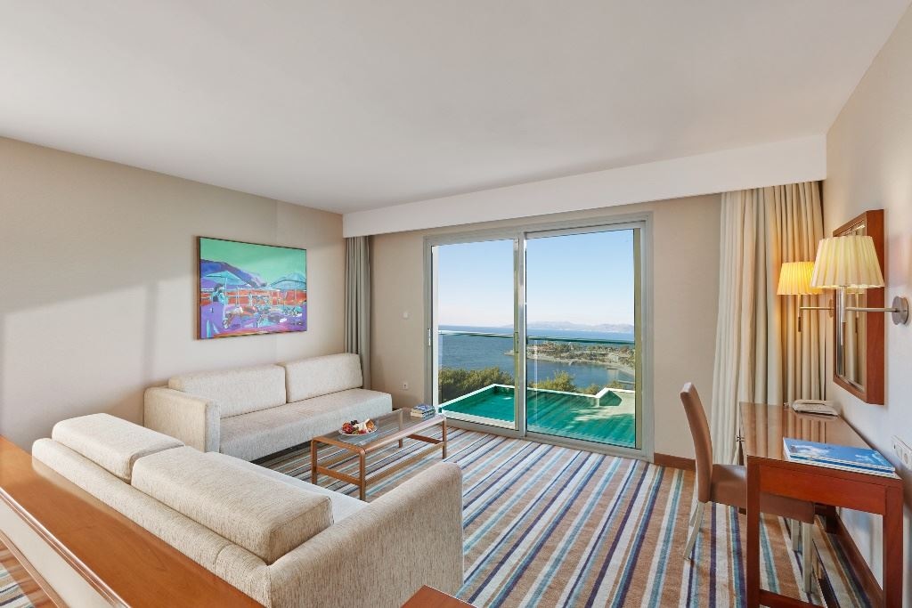 rooms-superior-terrace-suite-room