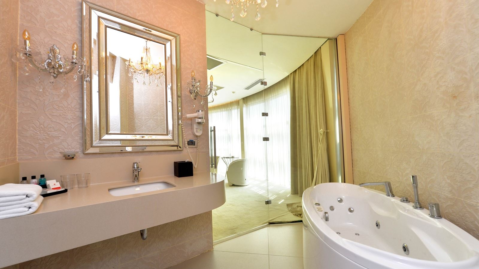 rooms-honeymoon-suit