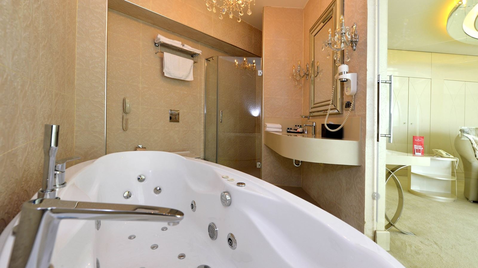 rooms-honeymoon-suit