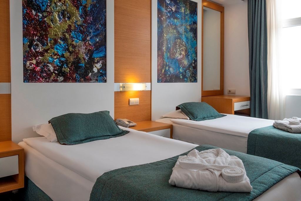 rooms-main-building-seaview-room