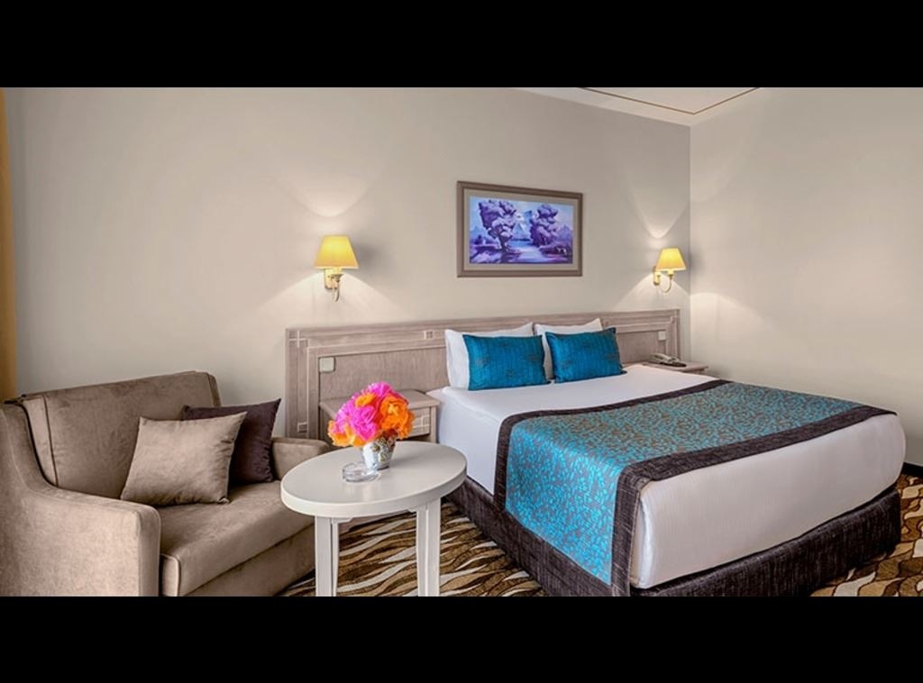 rooms-standard-land-view-room