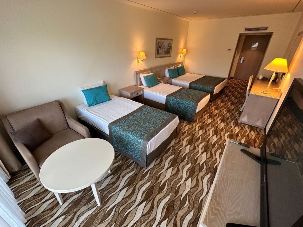 rooms-family-garden-view-room