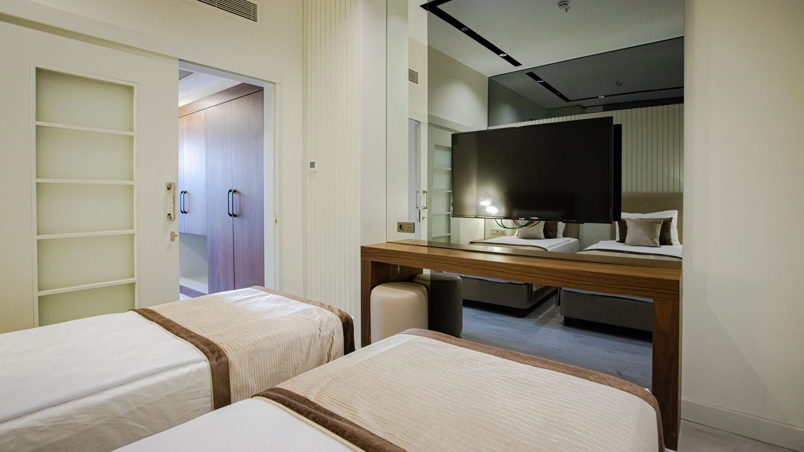 rooms-family-swim-up