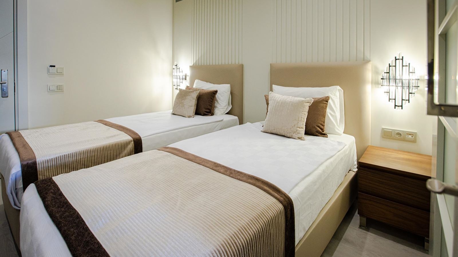 rooms-family-swim-up