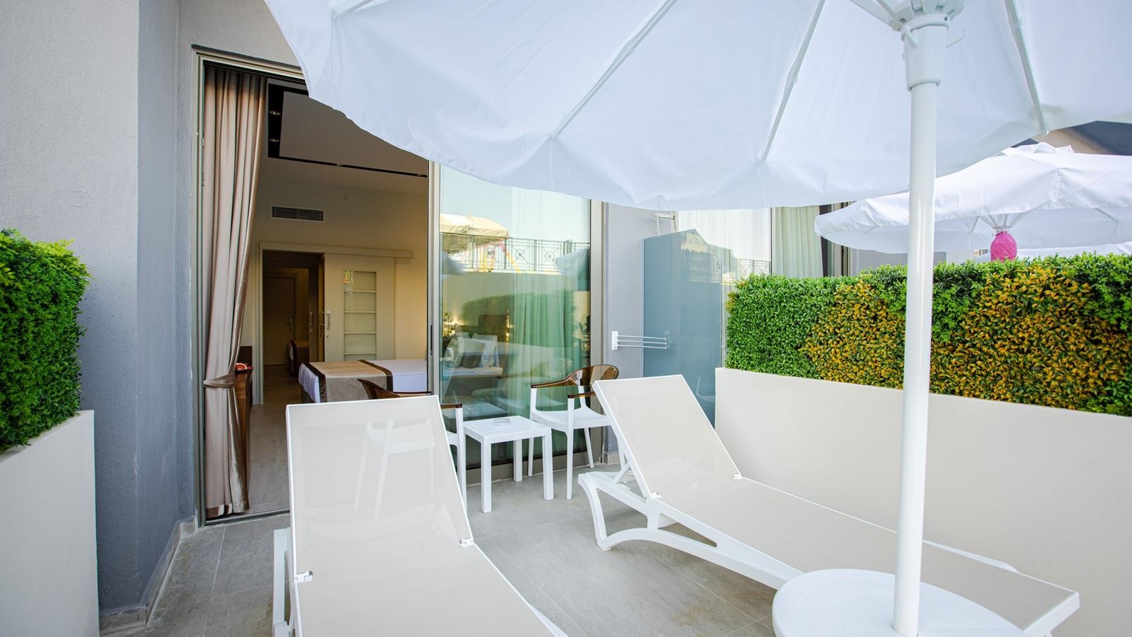 rooms-family-swim-up