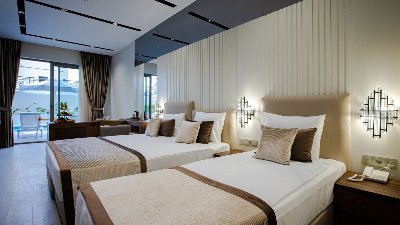 rooms-standard-room-swim-up