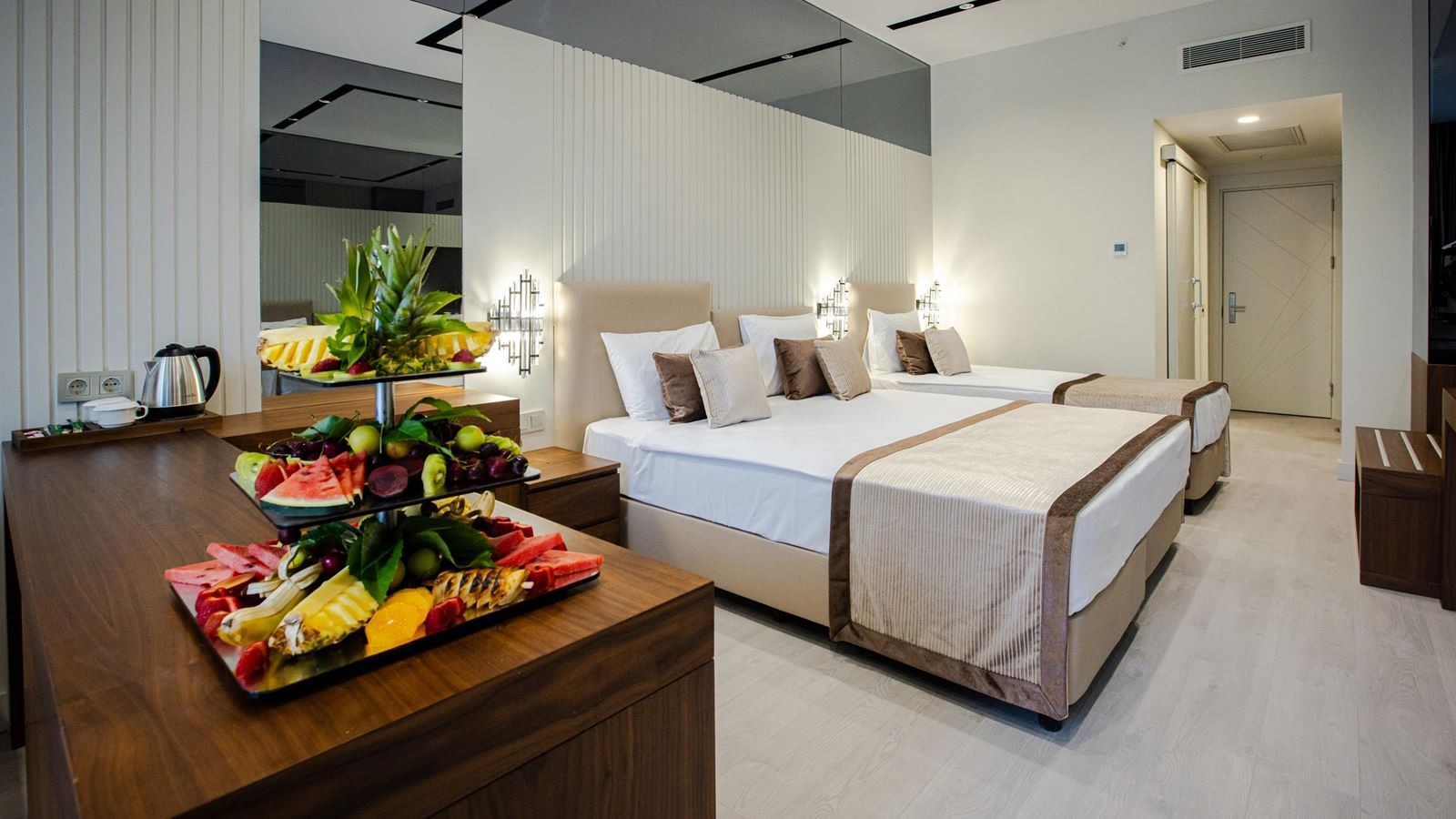 rooms-standard-room-swim-up