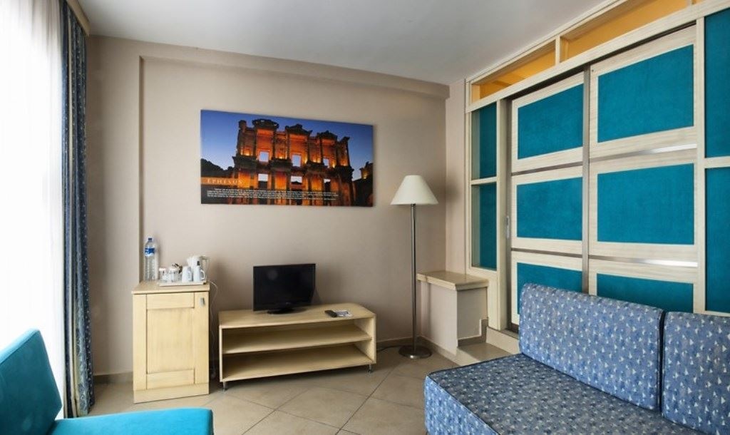 rooms-family-sea-view-2-bedroomssliding-door-with-balcony-or-terrace