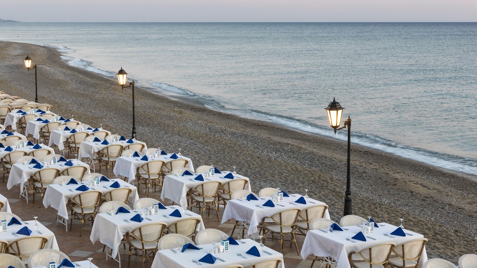 restaurants-aizanoi-restaurant--beach