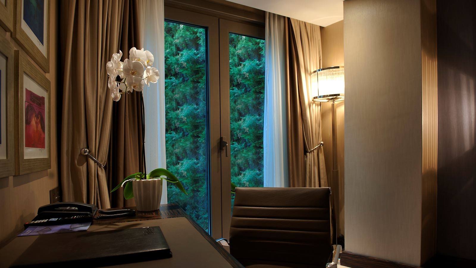 rooms-standard-room-city-view