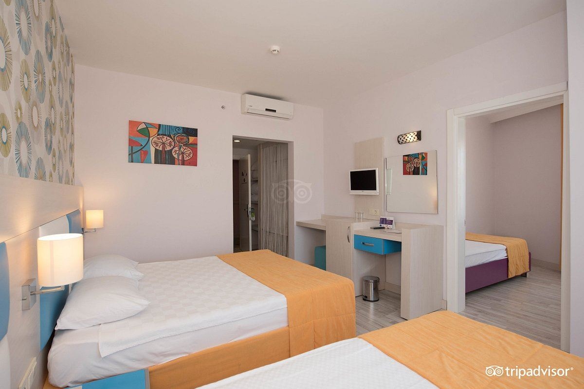 rooms-family-room-2-bedrooms