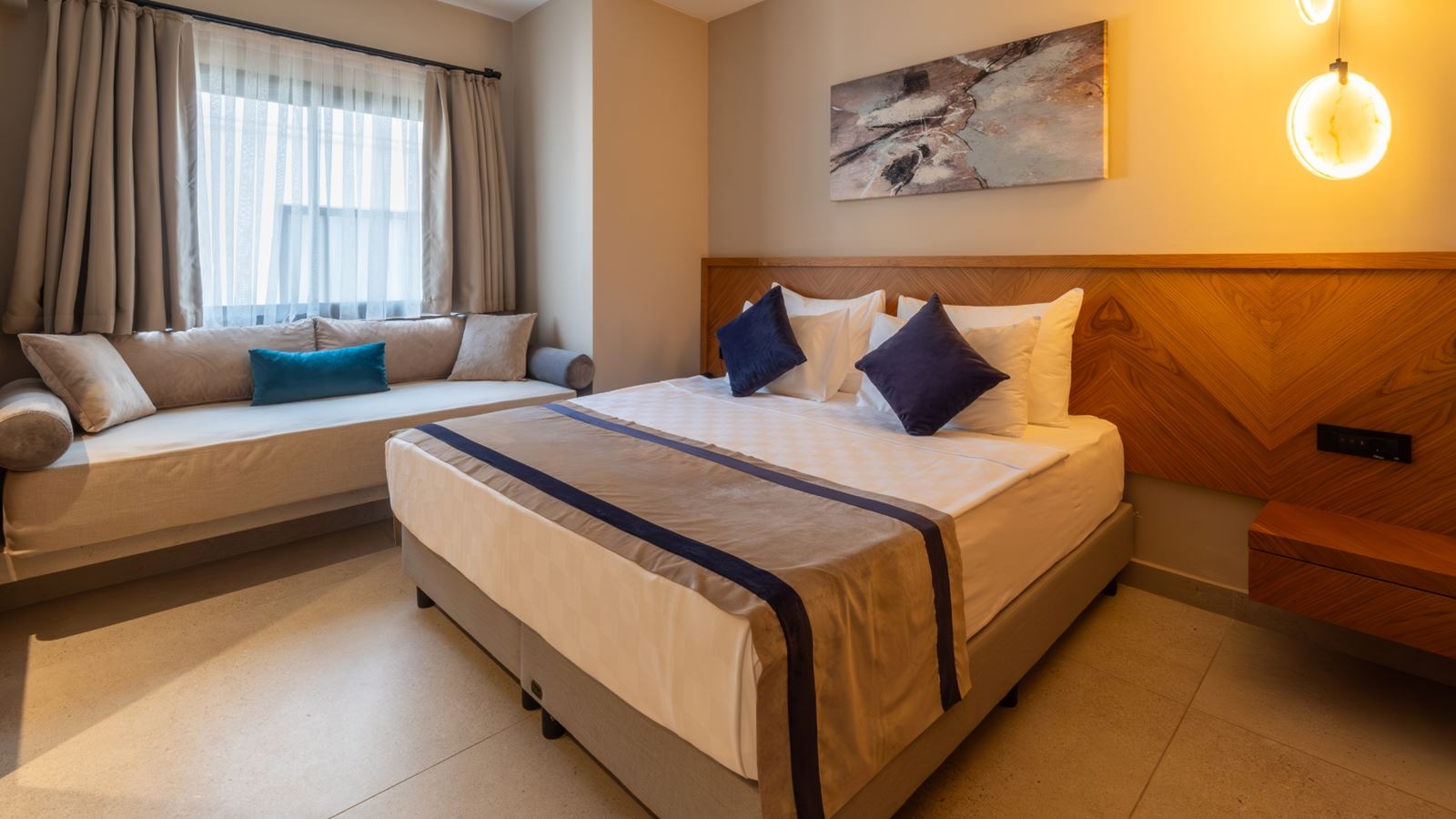 rooms-deluxe-family-room