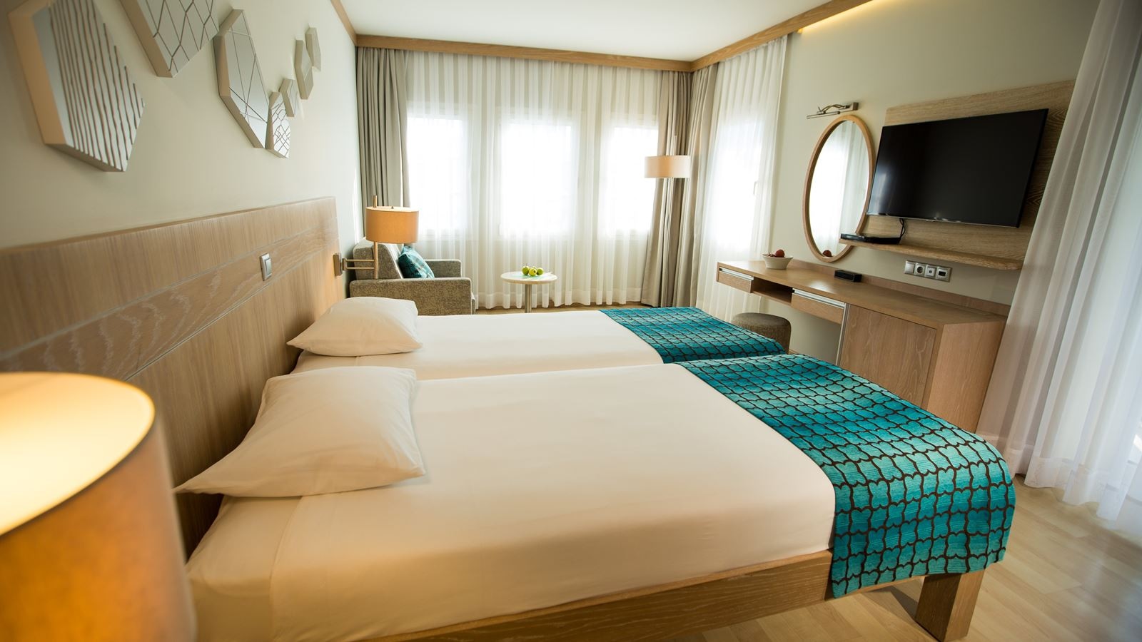 rooms-family-suit--in-main-building