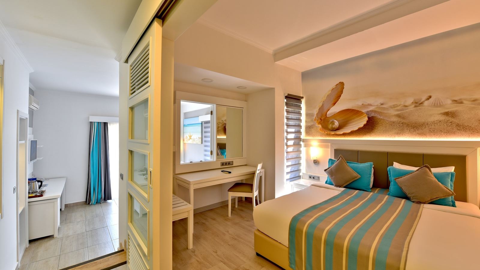 rooms-suite-with-sliding-door