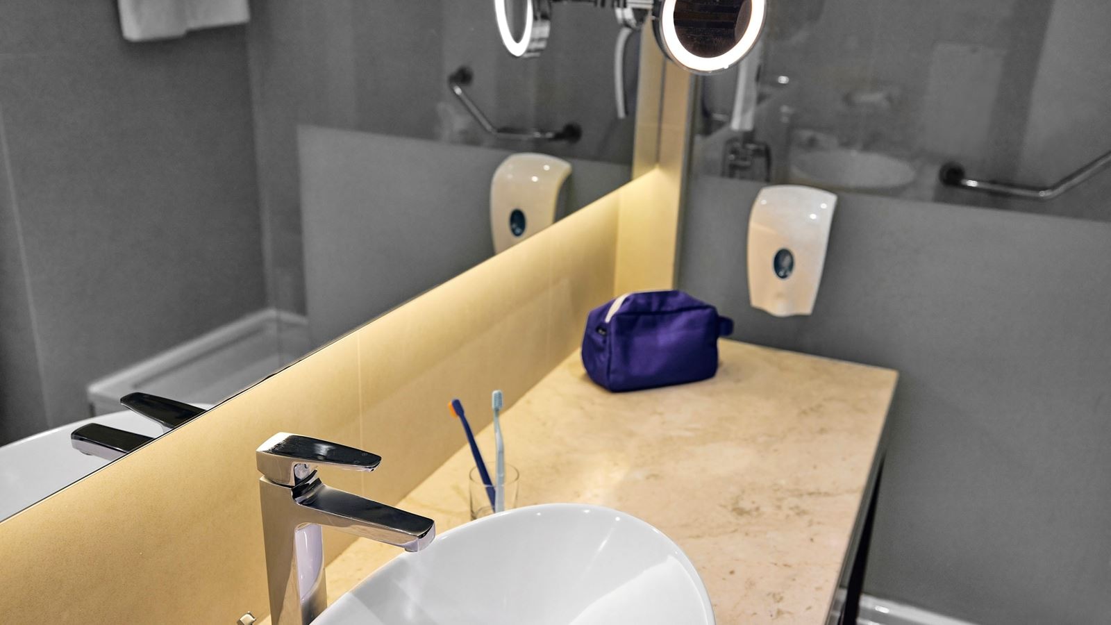 rooms-suite-land-view-room