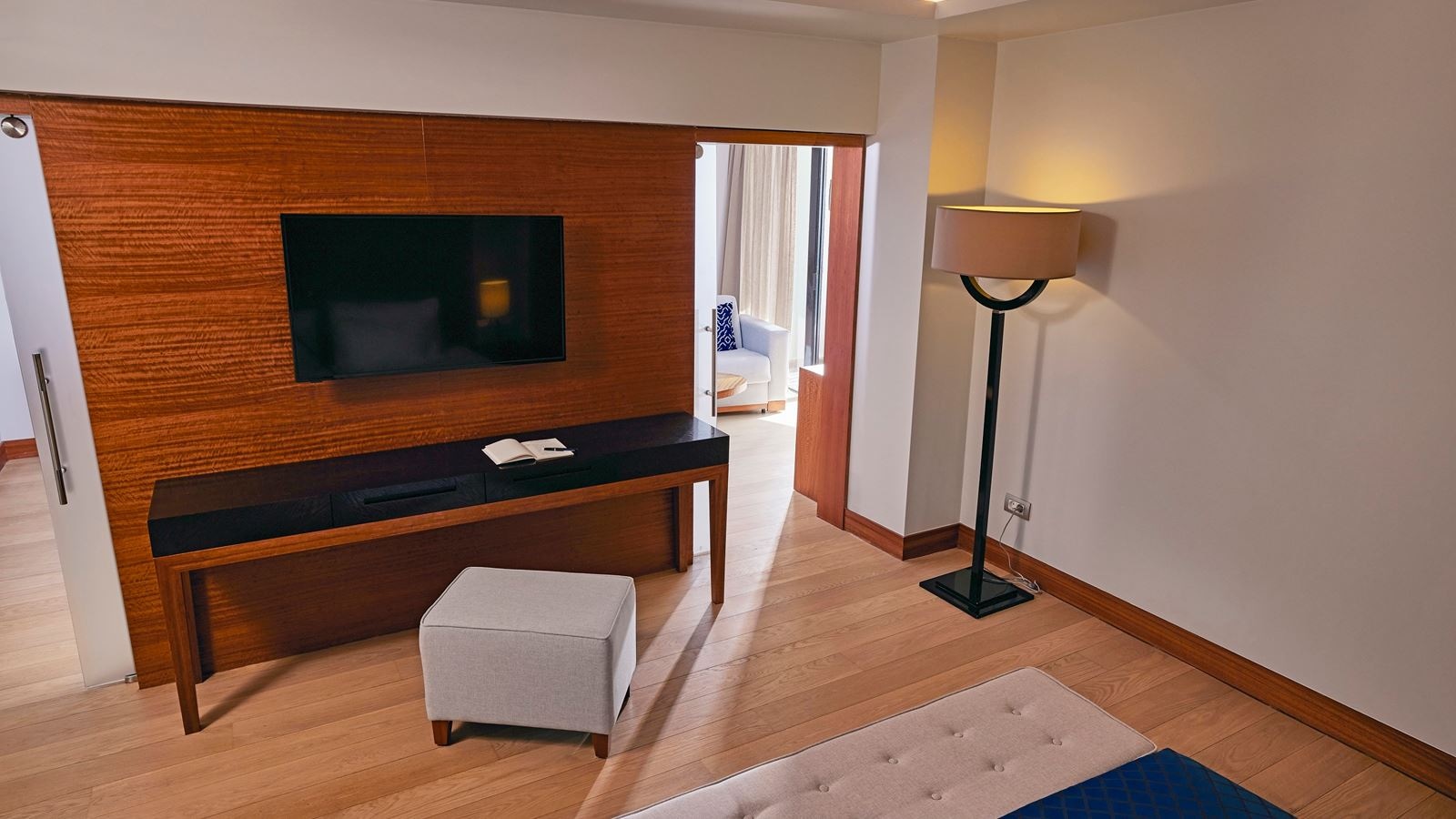 rooms-suite-limited-sea-view-room