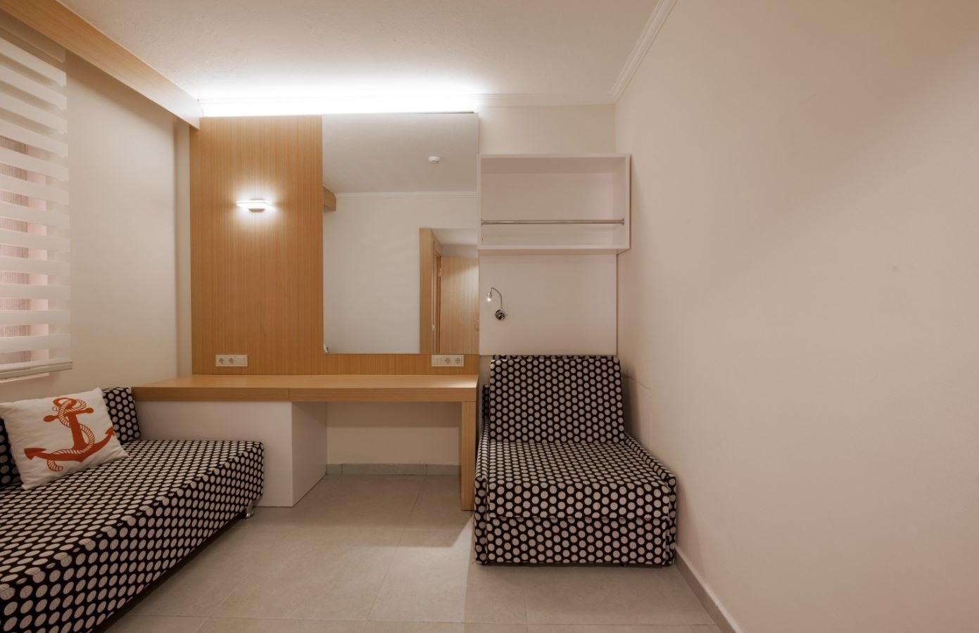 rooms-family-with-balcony-land-view