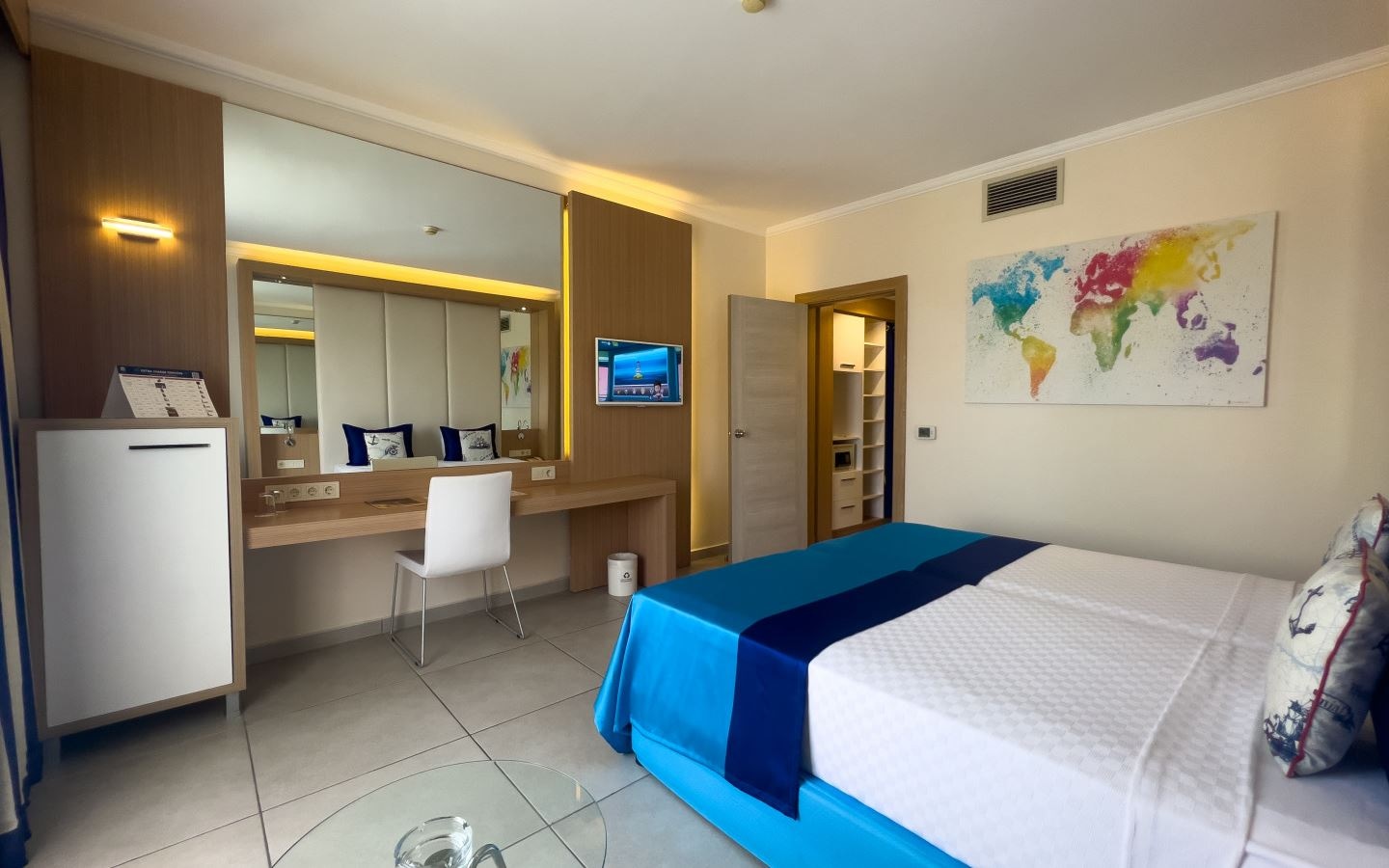 rooms-family-with-balcony-land-view