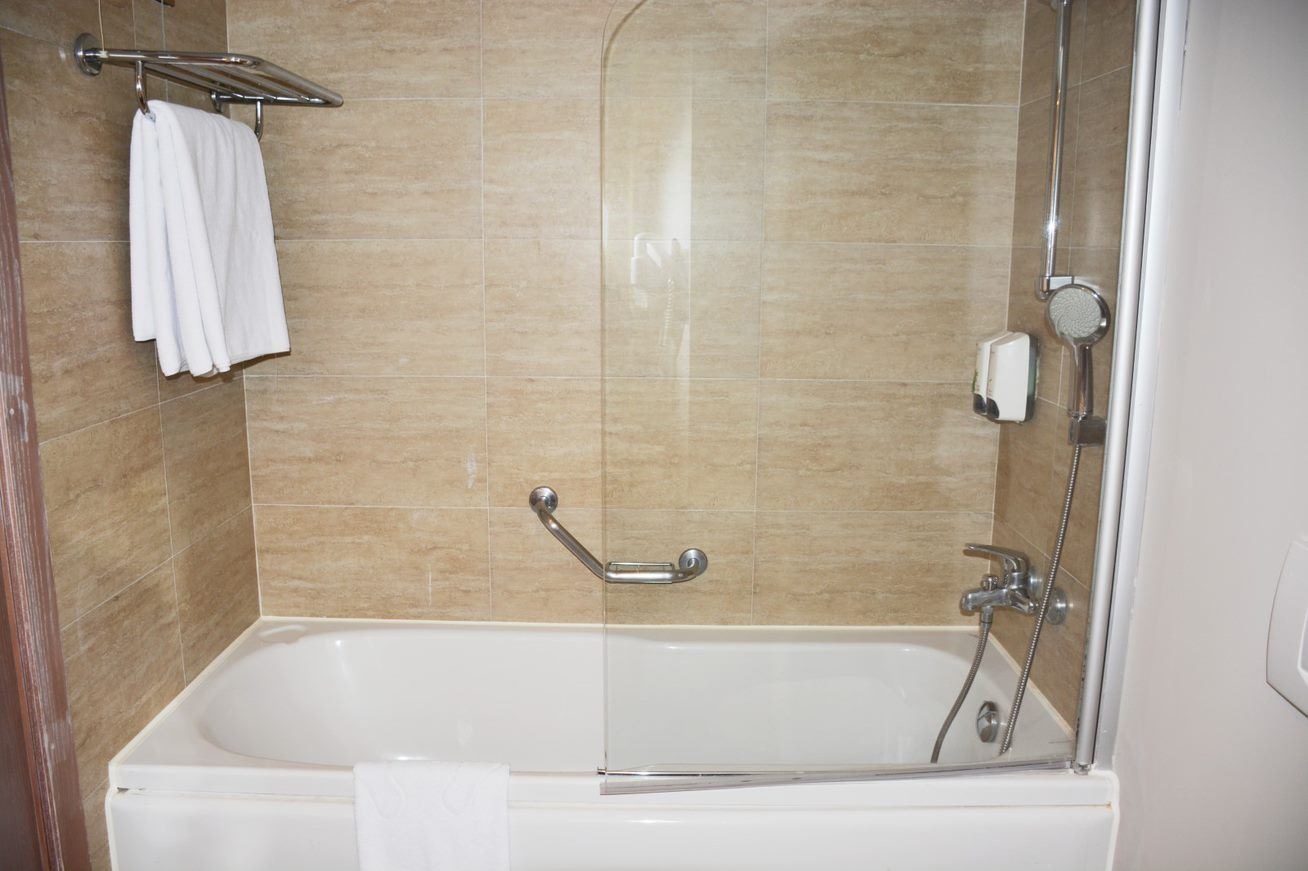 rooms-standard-room-main-building-without-balcony