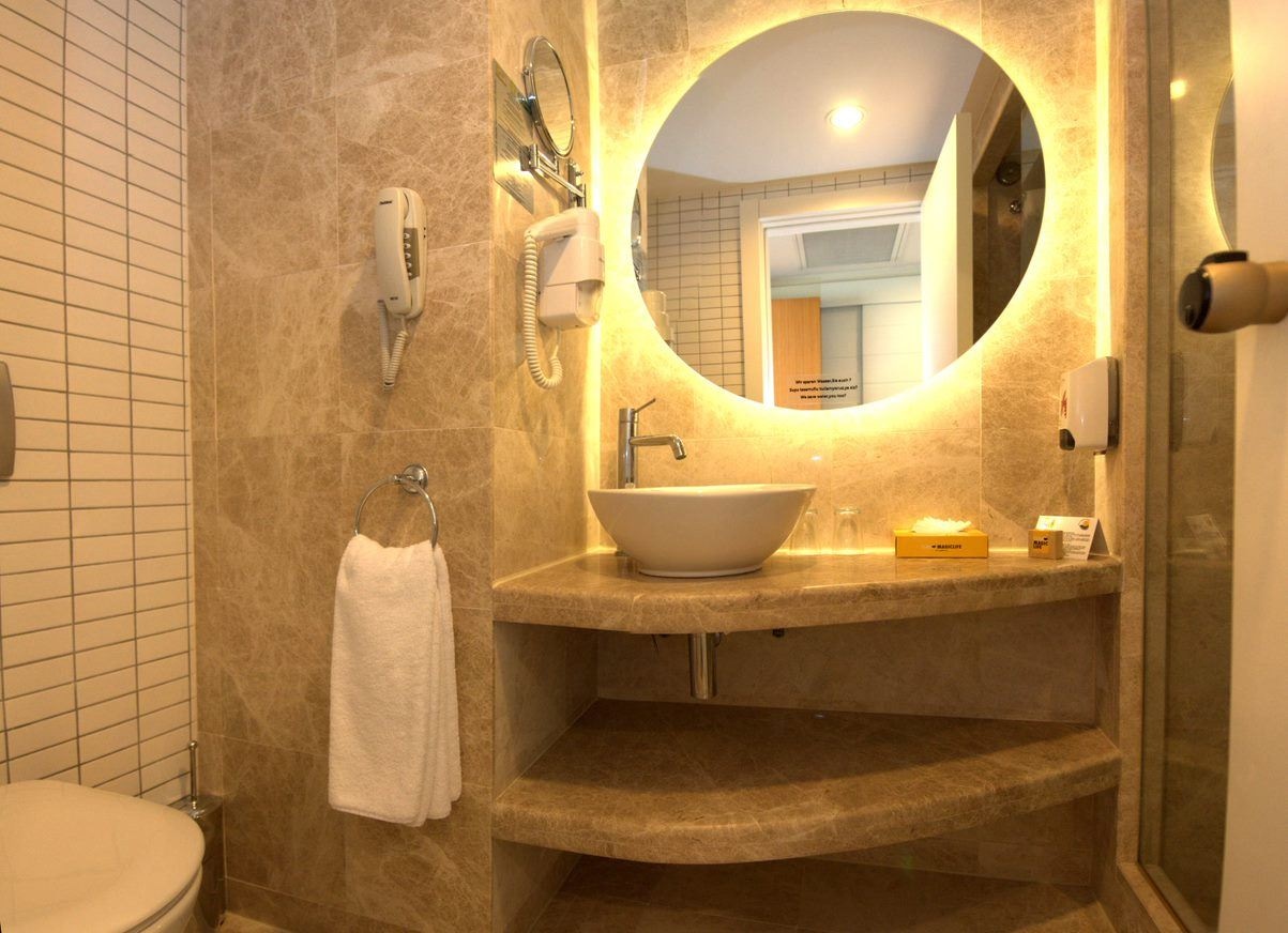 rooms-standard-room-main-building-with-balcony