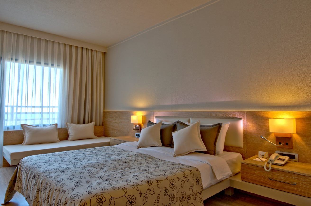 rooms-standard-room-main-building-seaside-with-balcony