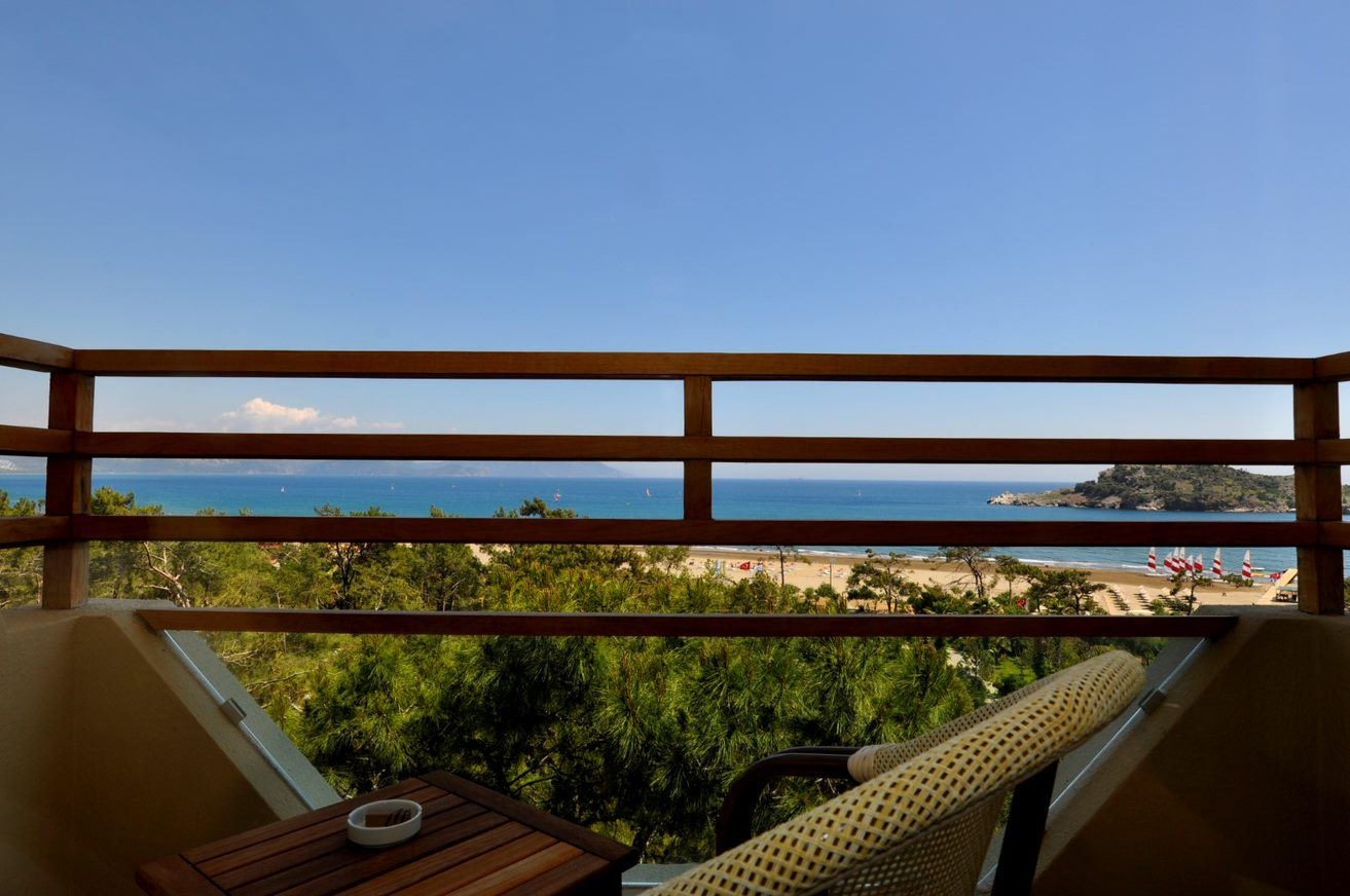 rooms-standard-room-main-building-seaside-with-balcony