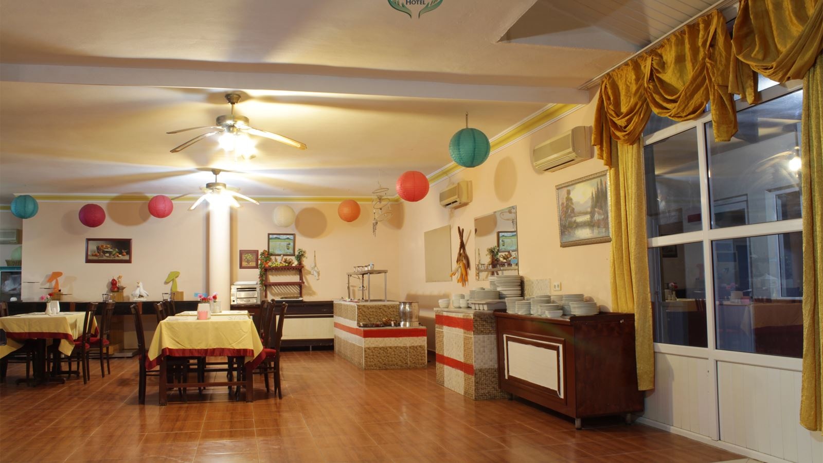 restaurants-main-building