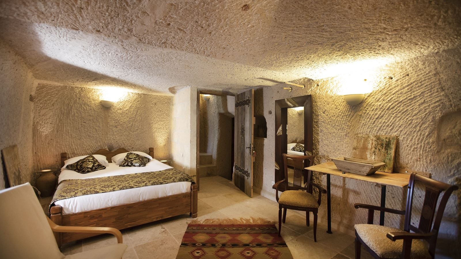 rooms-superior-cave-room