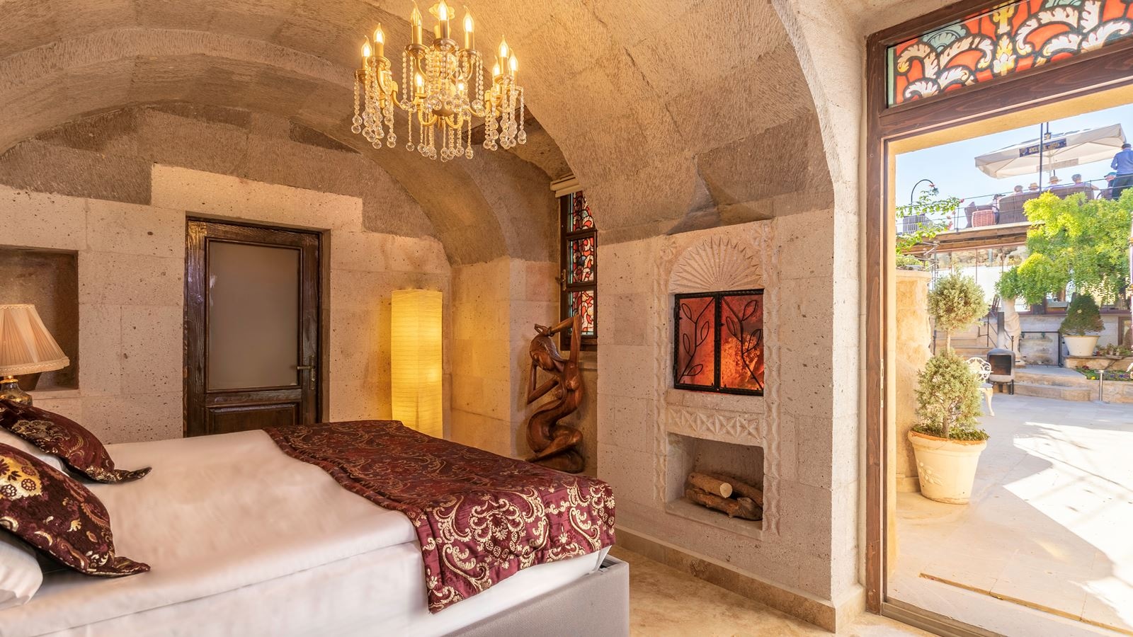 rooms-deluxe-cave-room