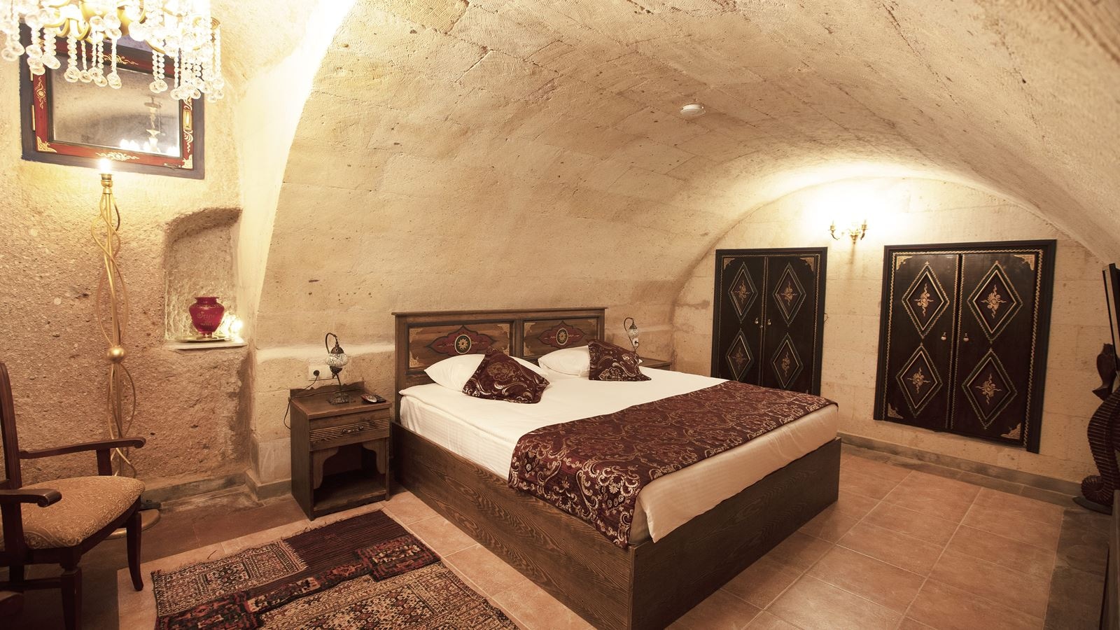 rooms-deluxe-cave-room