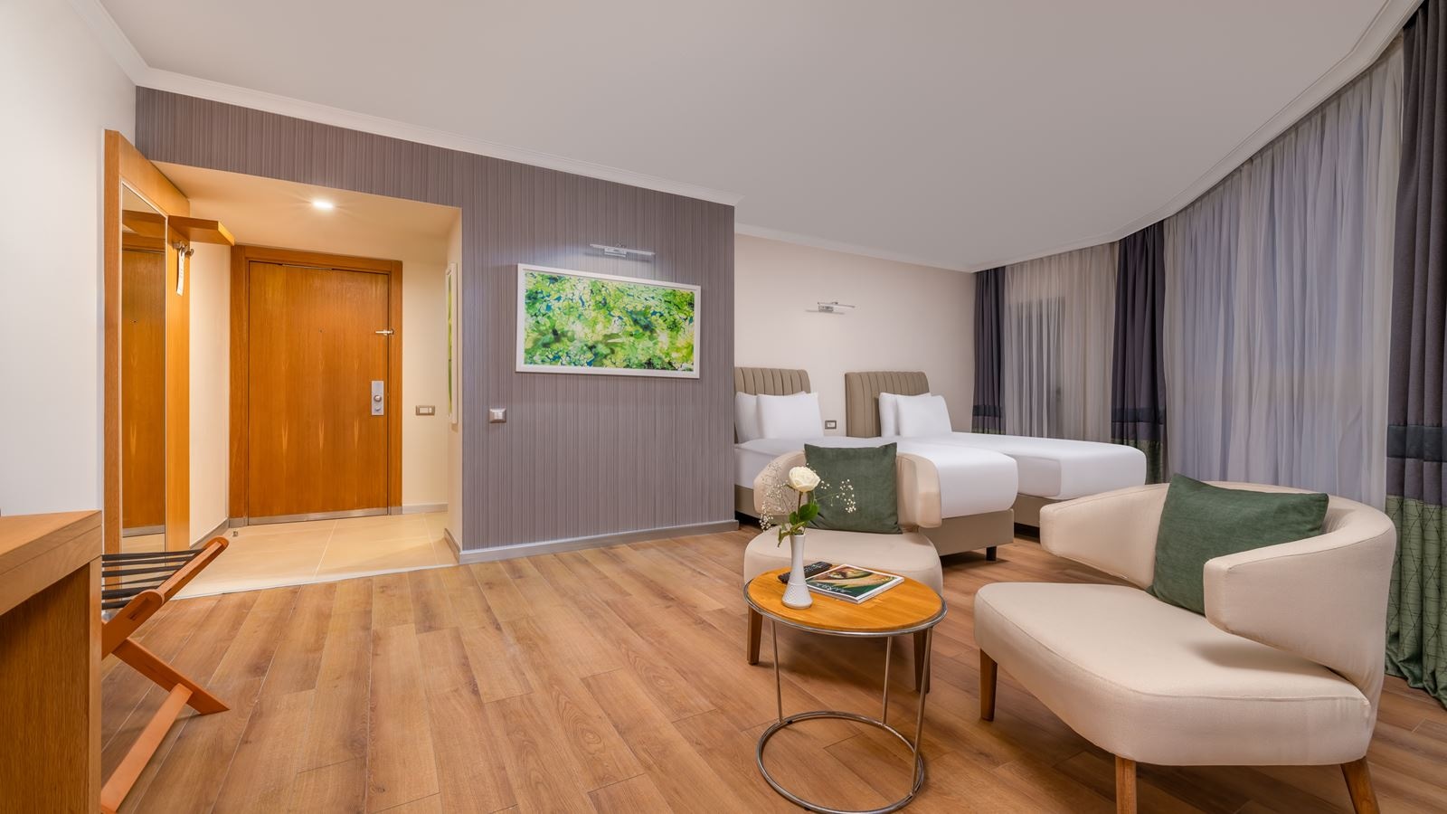 rooms-family-terrace-suite-with-jacuzzi