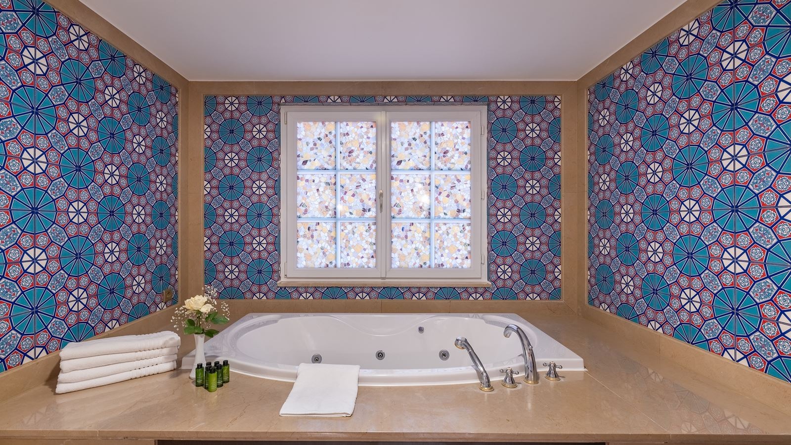 rooms-orient-suite-with-jacuzzi